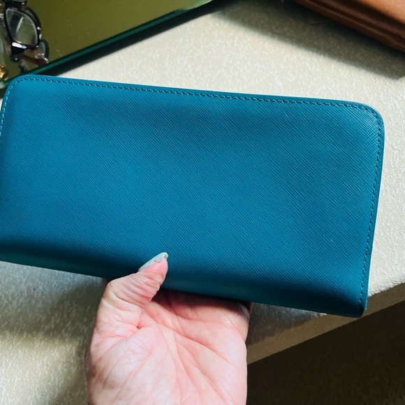 NWOT Beautiful Turquoise Long TORY BIRCH Authentic Wallet with stunning inside! - Picture 5 of 9